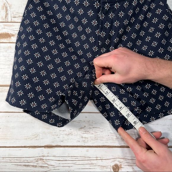 Banana Republic Navy Blue w Red Geometric Print Patterned Shorts | Size 0 - Picture 8 of 8